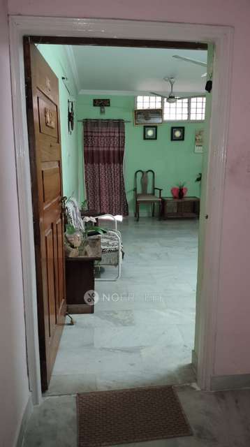 2 BHK Flat In Maheshwari Towers For Sale  In  Banjara Hills