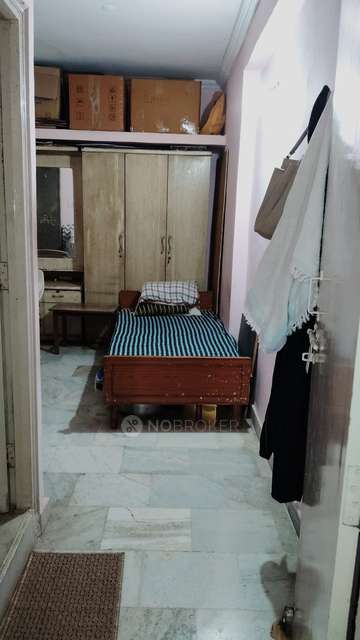 2 BHK Flat In Maheshwari Towers For Sale  In  Banjara Hills