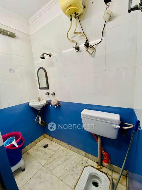 4 BHK Flat In Standalone Building  For Sale  In Patel Nagar