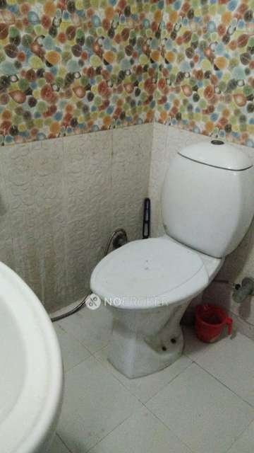 4+ BHK Flat In Standalone Building  For Sale  In Sheikh Sarai