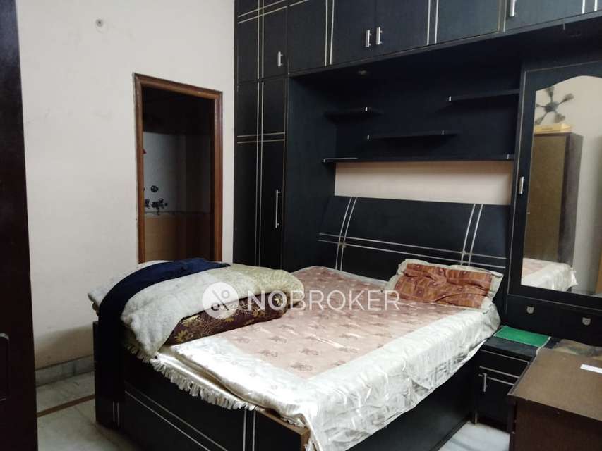 3 BHK Flat In Triupati Niwas For Sale  In Patparganj