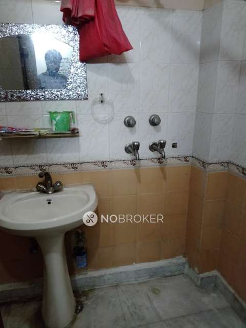 3 BHK Flat In Triupati Niwas For Sale  In Patparganj