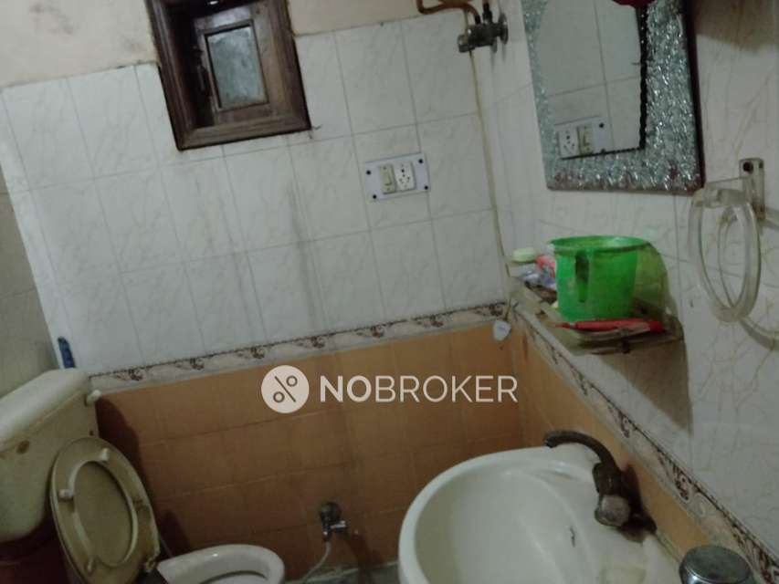 3 BHK Flat In Triupati Niwas For Sale  In Patparganj