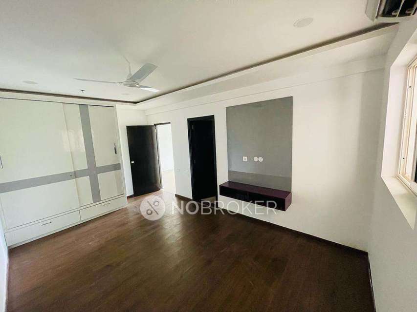 4 BHK Flat In Phoenix Golfedge Residences For Sale  In Gachibowli