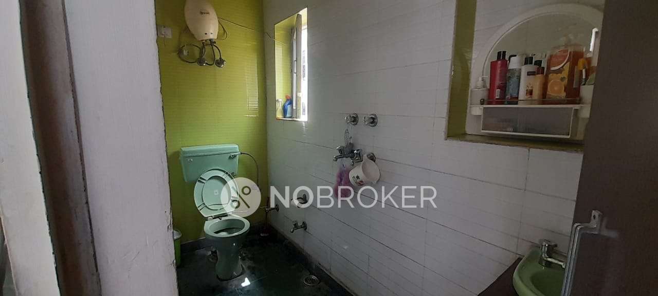 2 BHK Flat For Sale  In Patel Nagar