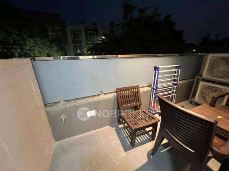 1 BHK Flat In Swagatam Apartments for Rent  In Sector 62, Noida