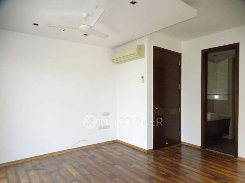 4 BHK Flat For Sale  In Okhla