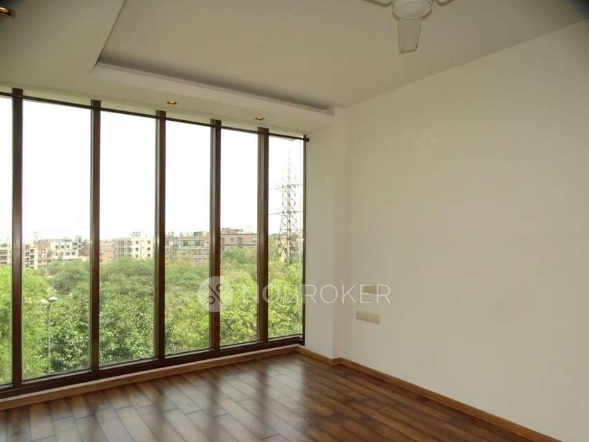 4 BHK Flat For Sale  In Okhla