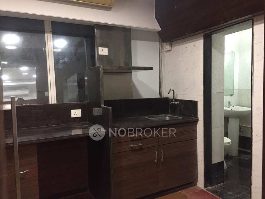 Commercial Property in Khar West, Mumbai for Rent 