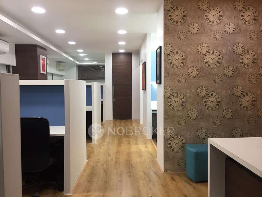 Commercial Property in Khar West, Mumbai for Rent 