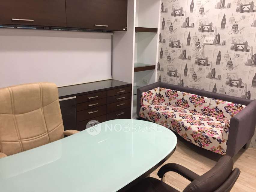 Commercial Property in Khar West, Mumbai for Rent 