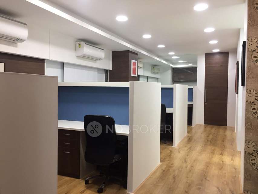 Commercial Property in Khar West, Mumbai for Rent 