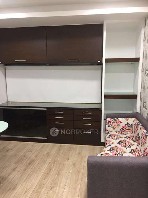 Commercial Property in Khar West, Mumbai for Rent 