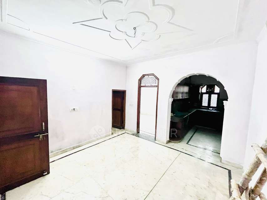 1 BHK Flat In Stdnalone Building  for Rent  In Uttam Nagar