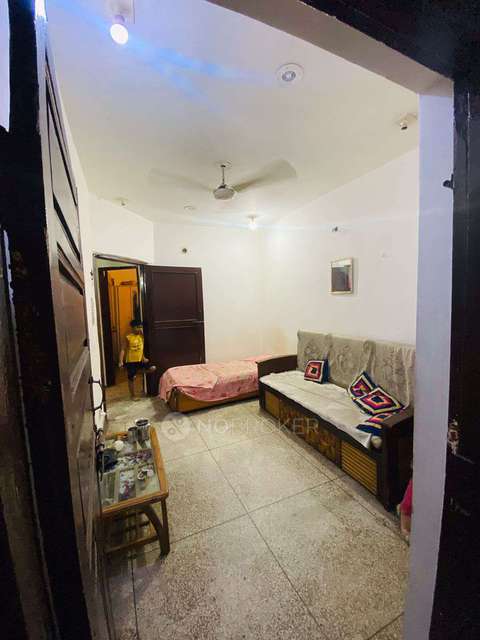 1 BHK Flat for Rent  In Mayur Vihar Extension