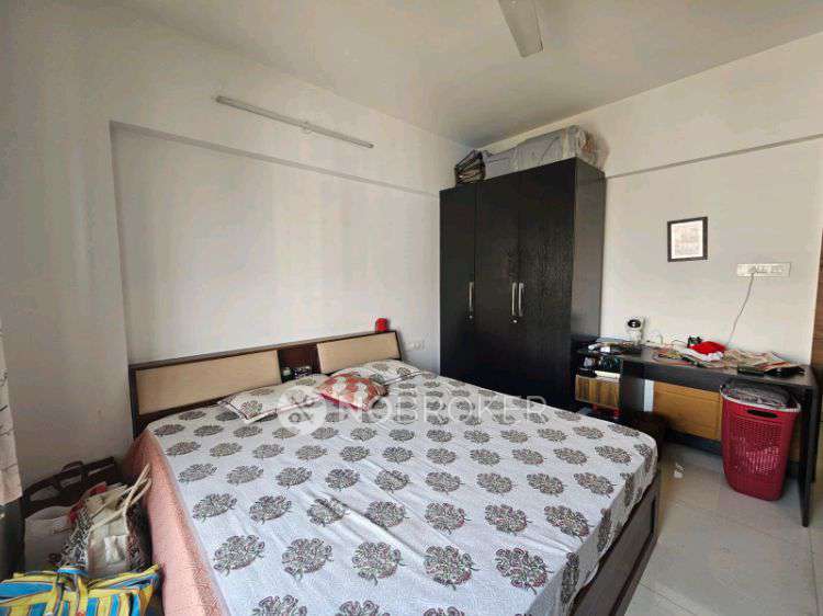 2 BHK Flat In Gkg Kingsway For Sale  In Ghorpadi