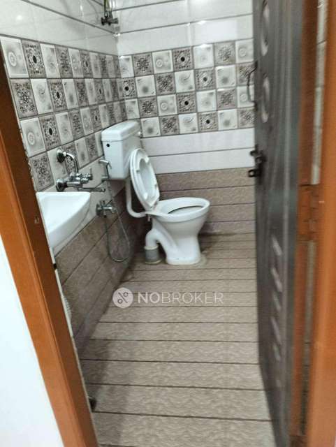 4+ BHK Flat For Sale  In Kondapur