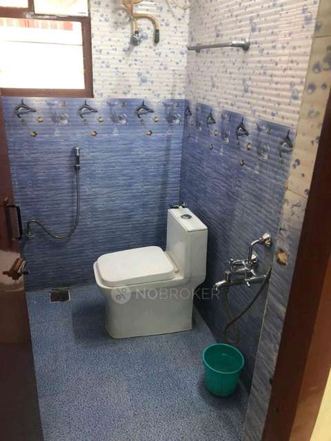 2 BHK Flat In Amirtham Flats For Sale  In 26x6+xvj, Vadapalani, Chennai, Tamil Nadu 600026, India