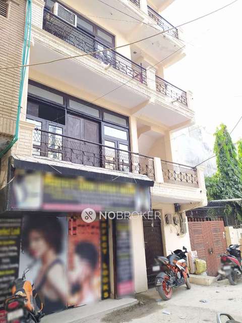 Shop in Nawada Extension, Delhi for sale 