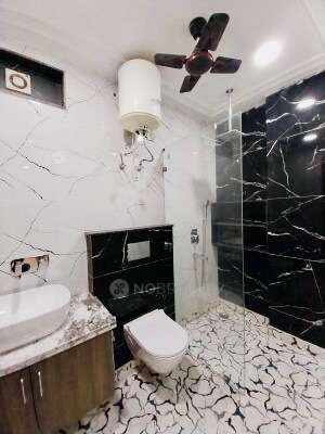 3 BHK Flat In Mansarover Garden For Sale  In Mansarover Garden