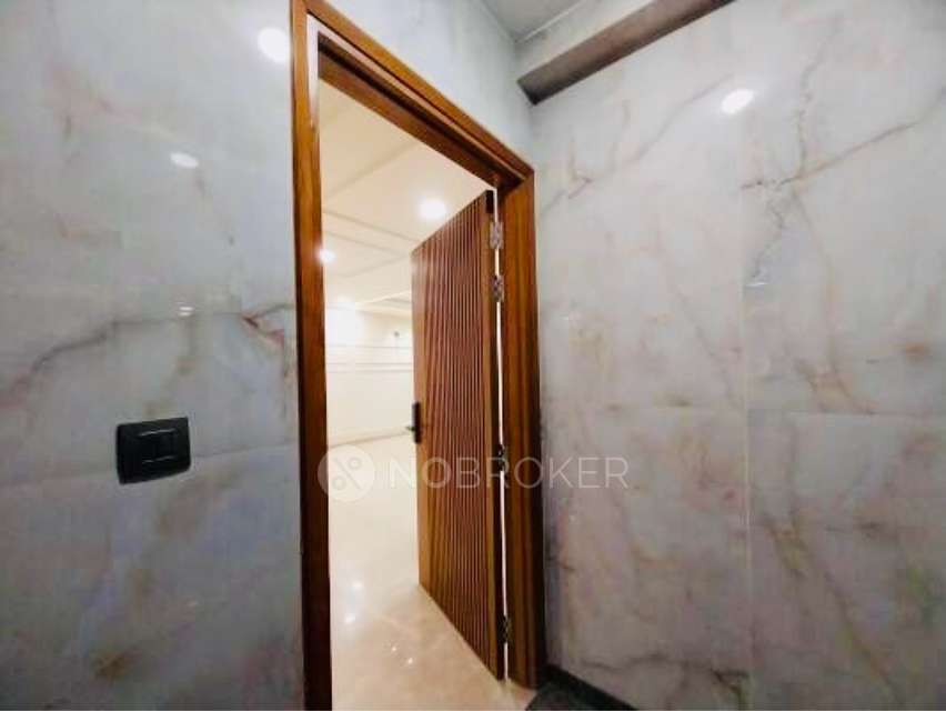 3 BHK Flat In Mansarover Garden For Sale  In Mansarover Garden