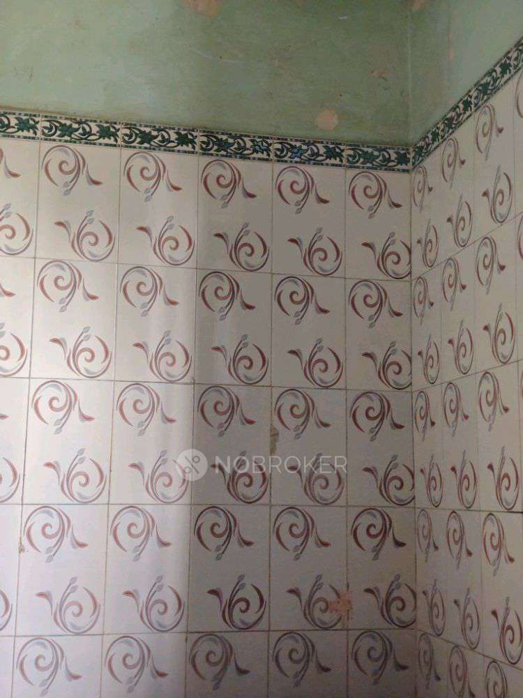 1 RK Flat In 1531 Mahada Building 2 Nd Floor for Rent  In Grant Road