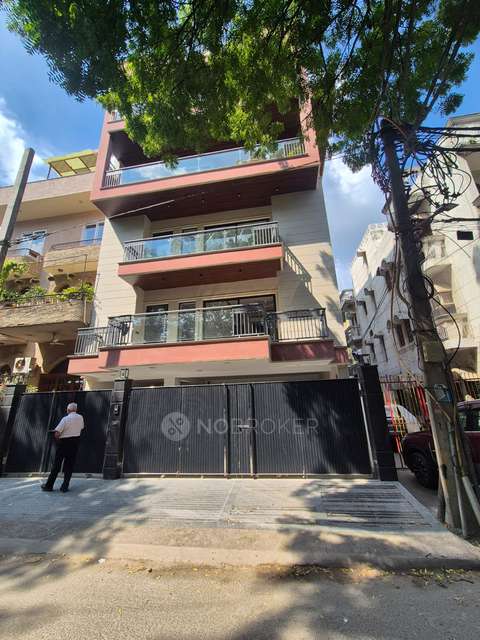 3 BHK Flat In Standalone Building  For Sale  In East Of Kailash