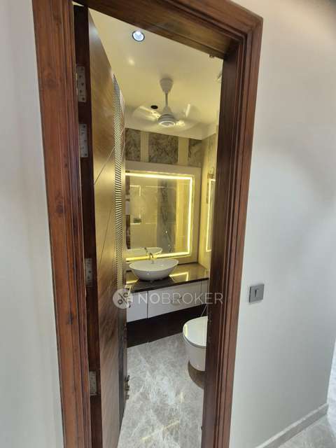 3 BHK Flat In Standalone Building  For Sale  In East Of Kailash