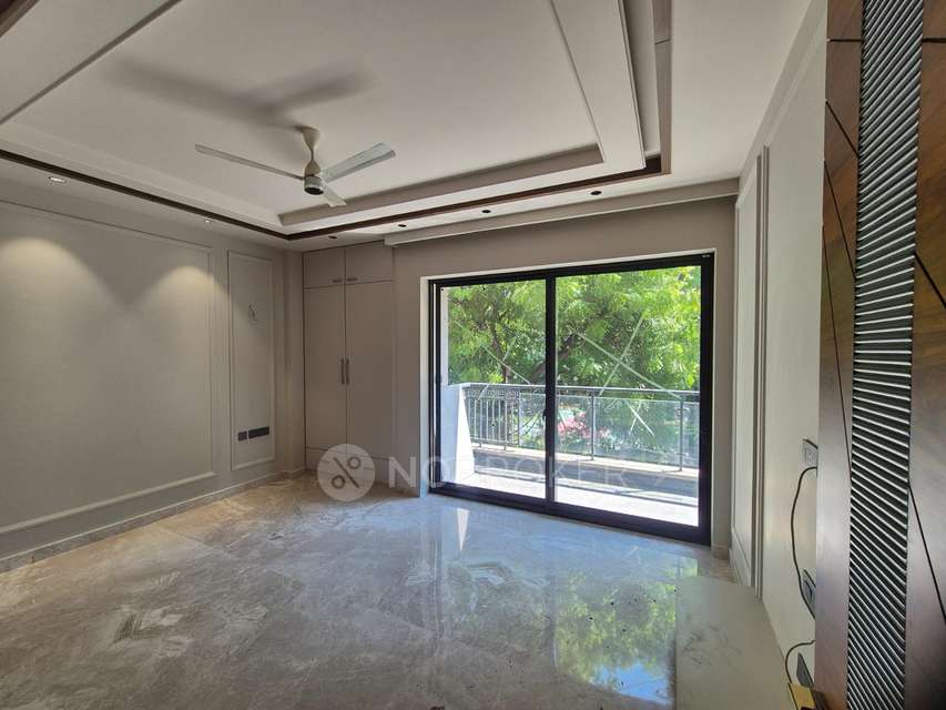 3 BHK Flat In Standalone Building  For Sale  In East Of Kailash