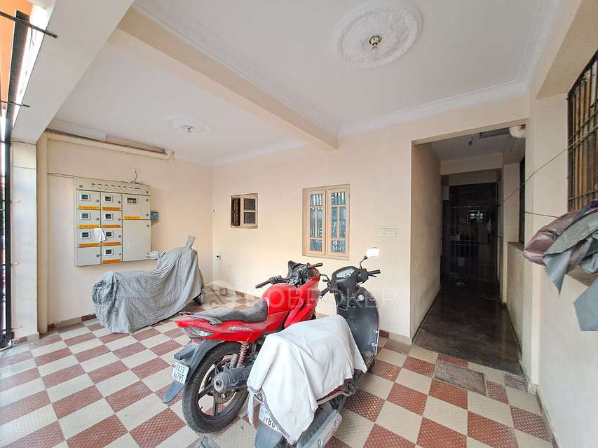 4+ BHK House For Sale  In Kurabarahalli