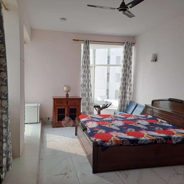 1 RK Flat In Jaypee Greens The Sun Court, Jaypee Greens for Rent  In Jaypee Greens