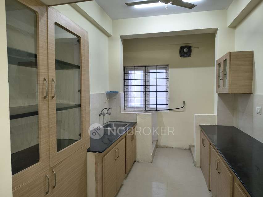 2 BHK Flat In Rajmanis Mathura Apartments For Sale  In  Kolapakkam, Chennai.