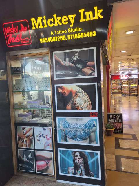 Shop in Gurgaon, Delhi for sale 