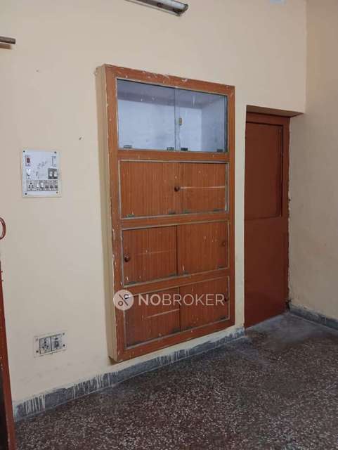 PG for Girls in Shakarpur Khas