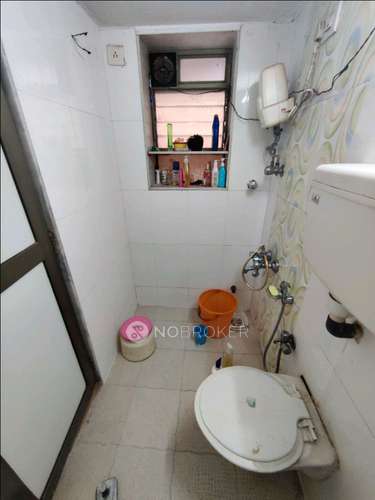 2 BHK Flat In Kagal Valla Building For Sale  In Byculla West