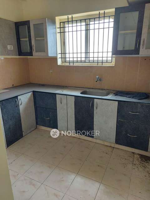 3 BHK Flat In Santha Towers For Sale  In Paruthippattu