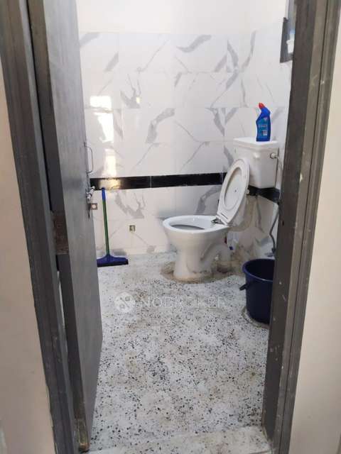 PG for Girls in Madanpur Khadar