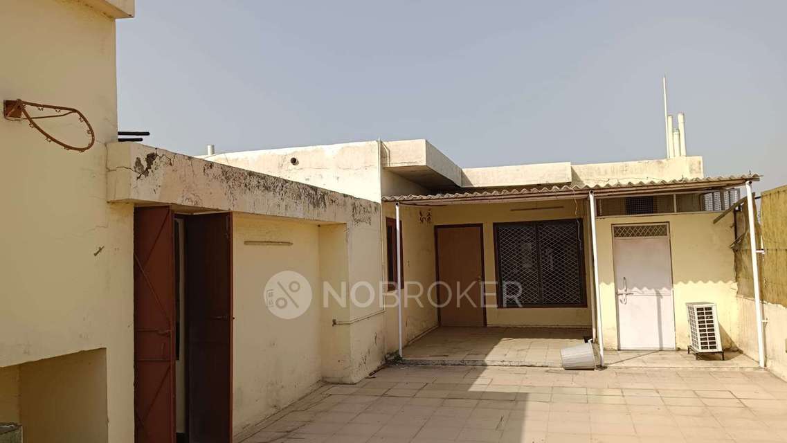 4 BHK Flat For Sale  In Greater Kailash