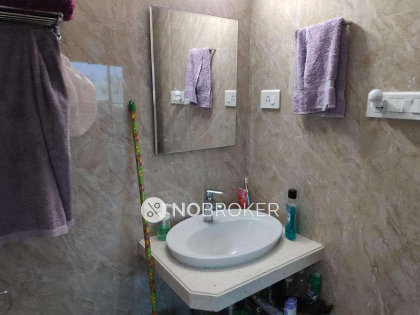 1 BHK Flat In One Chs For Sale  In Santacruz West