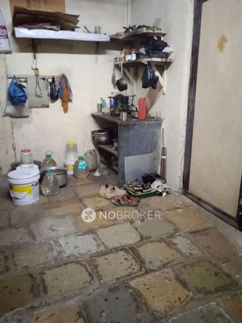 1 RK Flat In Bachhu Bhai Building For Sale  In Mandvi