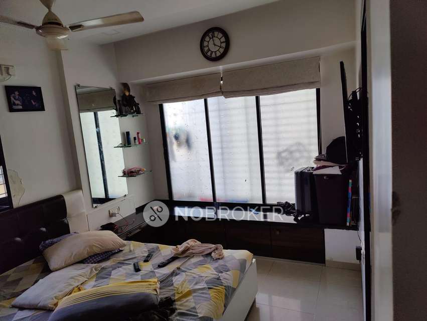 2 BHK Flat In Yog Milan Building For Sale  In Tardeo