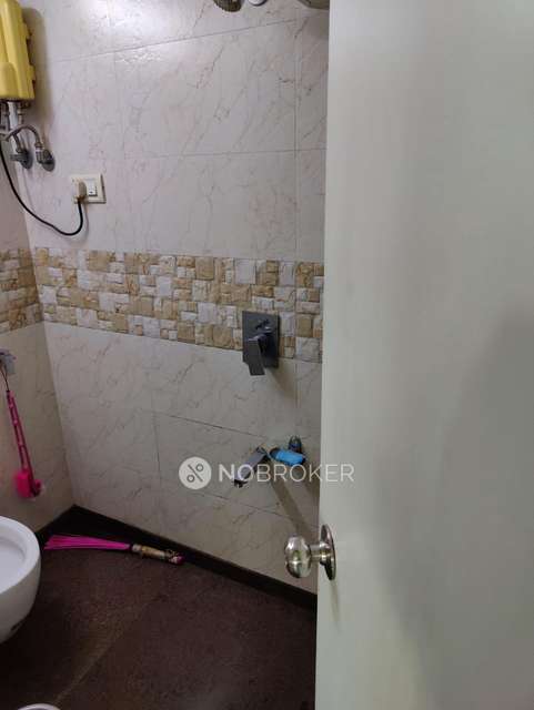 2 BHK Flat In Yog Milan Building For Sale  In Tardeo