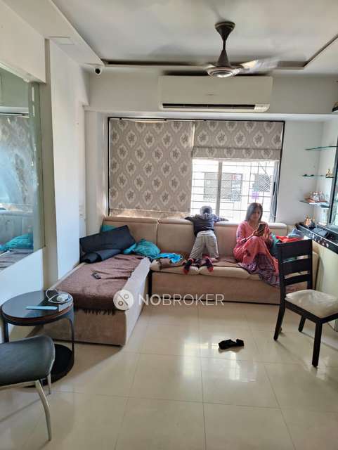 2 BHK Flat In Yog Milan Building For Sale  In Tardeo