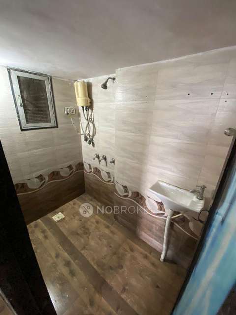 1 BHK Flat In Express View Apartment For Sale  In Kurla East