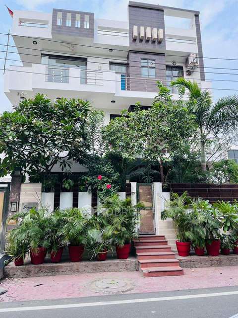 4+ BHK House For Sale  In Sector 51