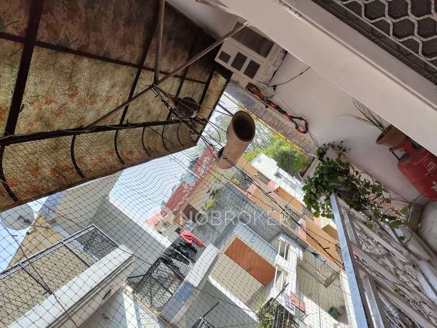 2 BHK Flat In C61 For Sale  In Pandav Nagar