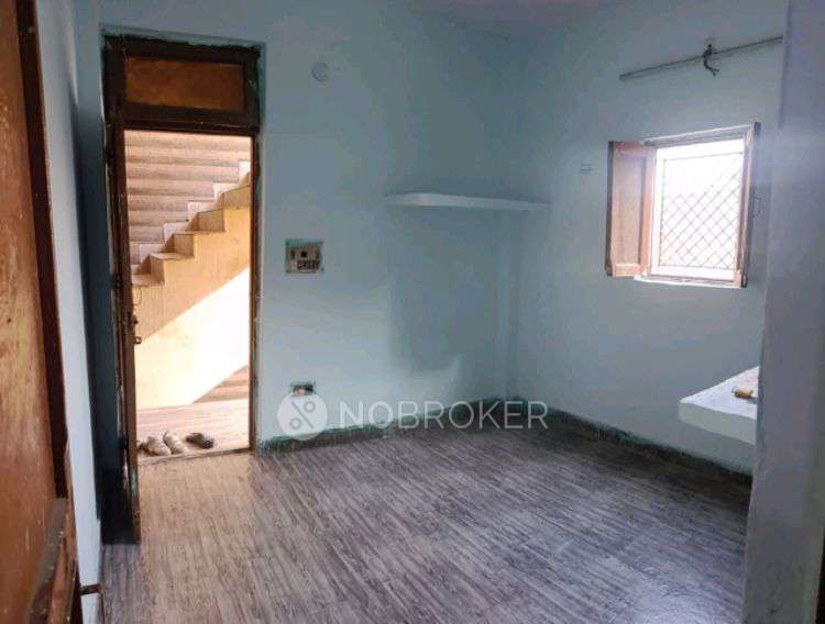 1 RK Flat In Standalone Building  for Rent  In Shop No. 76, Near, Tyagi Chowk, Main Market, Block U, Shakarpur, Delhi, 110092, India