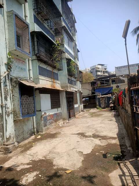 1 BHK Flat In Uma Mahesh Chs For Sale  In Chembur West,