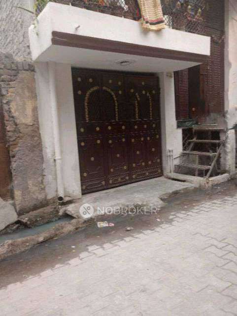 1 BHK Flat In Standalone  Building for Rent  In  Sangam Vihar