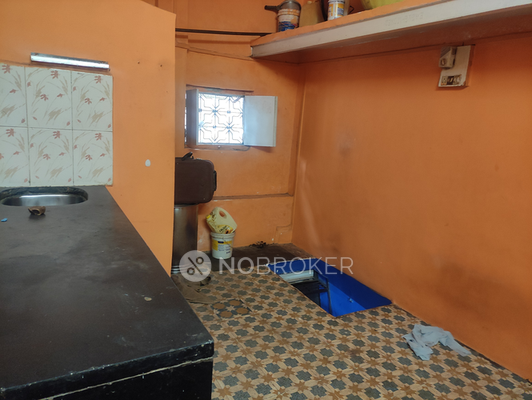 1 RK Flat In Azad Seva Chawl for Rent  In Kandivali East